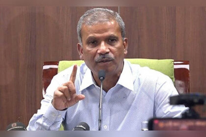 চাপ দিয়ে ভারতে খেলাতে বাধ্য করা যাবে না: আসিফ নজরুল