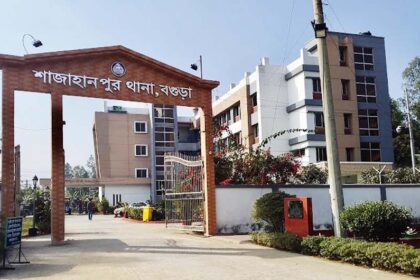 বগুড়ায় পুলিশ পরিচয়
