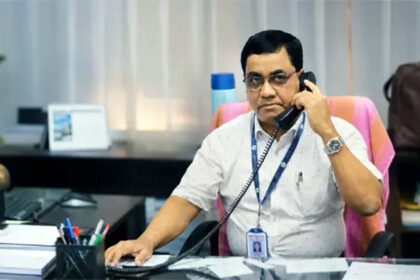 অফিসে ছিলেন স্বাভাবিক